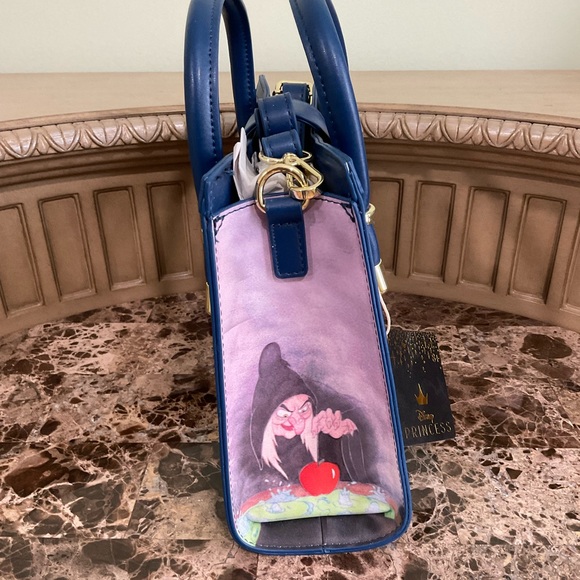 👛Disney Loungefly Snow White and the Seven Dwarfs Crossbody Bag - Picture 4 of 10